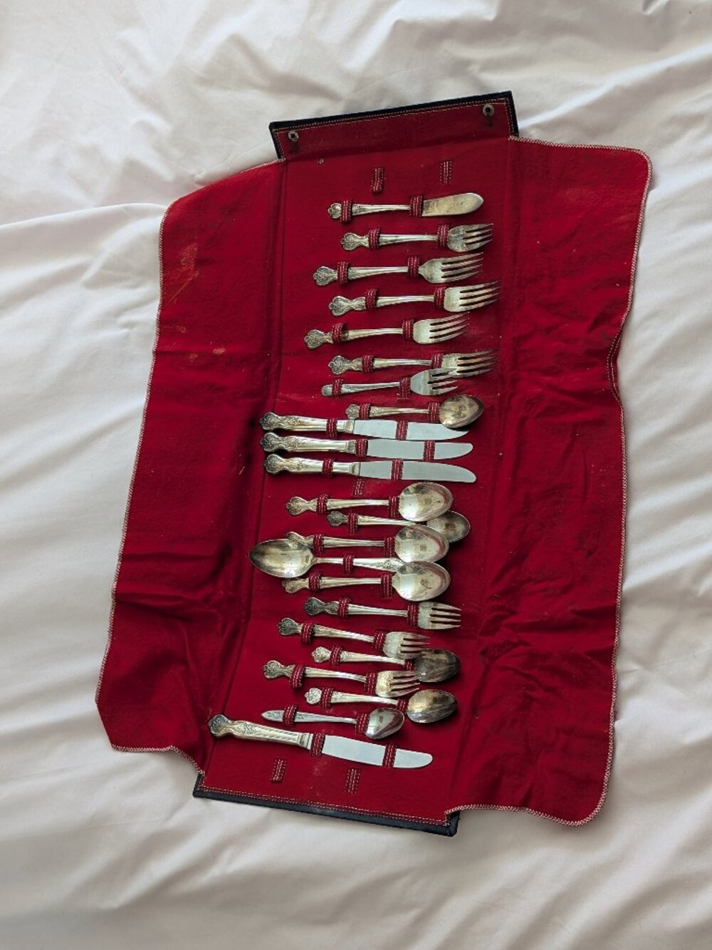 Rogers & Bro Silverplate Magic Rose Flatware Set 24 pc